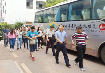 云南省总工会生产保护部领导视察品世饮料厂